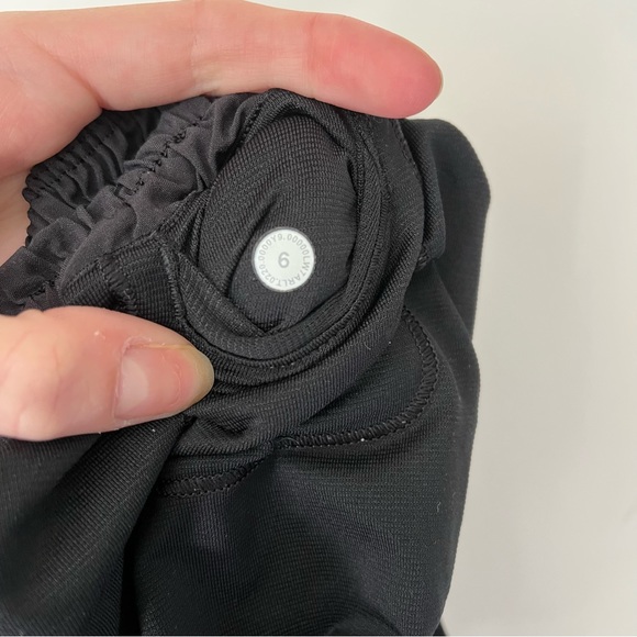 Lululemon Low Rise 4” Black Hotty Hot Shorts - Picture 6 of 6